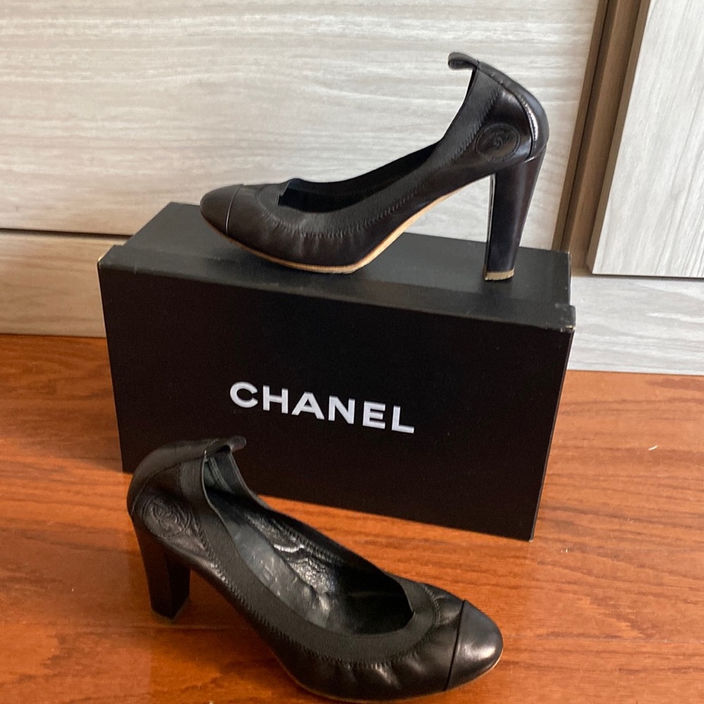 Gucci black soft leather shoes pumps with cc on the sides size 36